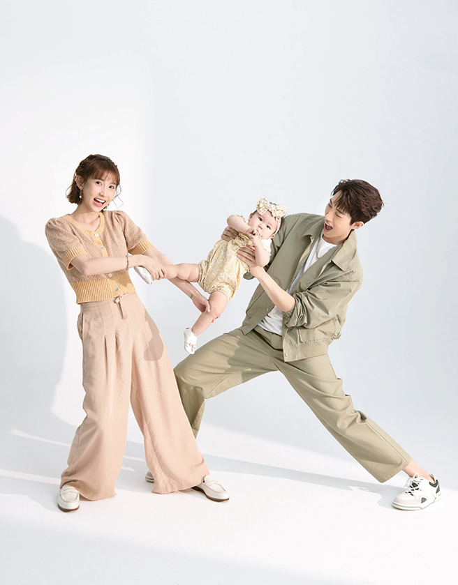 粿粿5月在社群宣告女儿小粿酱是千分之三机率的听损宝宝，字里行间能感受到身为母亲的那份心疼与坚毅，是甜美以外，一种为母则强的勇敢、坚强。（图／婴儿与母亲提供）