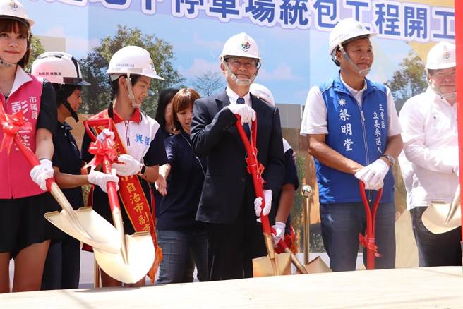 新北市副市长陈纯敬主持兴谷国小地下停车场开工典礼。（工务局提供）