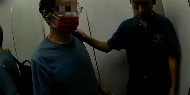 翟姓男子至超商偷酒被识破，警方循线逮捕归案。（板桥警分局提供）