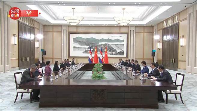 习近平会见柬埔寨国王西哈莫尼盼走深走实中柬命运共同体建设。（大陆央视）