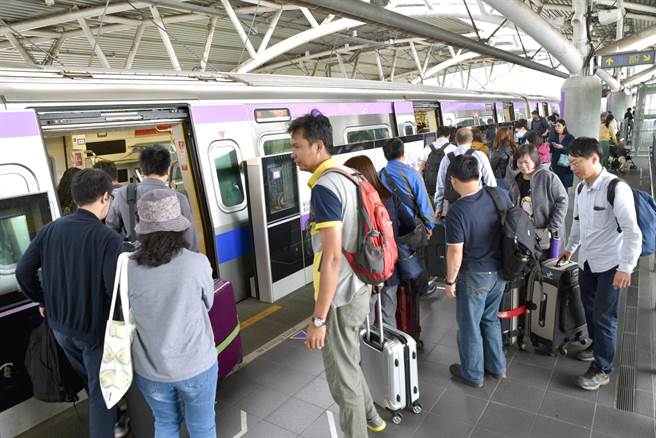 桃竹竹苗通勤定期票9月25日开卖，10月2日起可畅游桃园捷运A7至A22站。（桃捷公司提供／蔡明亘桃园传真）