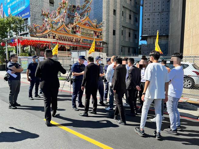 竹联帮、四海帮、天道盟及地方角头近600人前来参加告别式吊唁。（海山警分局提供）