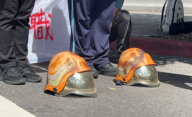 消防员工作权益促进协会呼吁政府「开放消防组工会」，并「加速改革」。（廖映翔拍摄）
