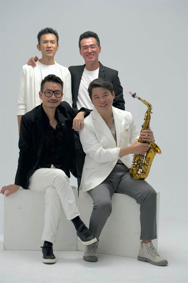 TFP无限融合乐团上排左陈玟玮、上排右陈右泯、下排左吕圣斐、下排右董舜文。（威幅音乐提供）