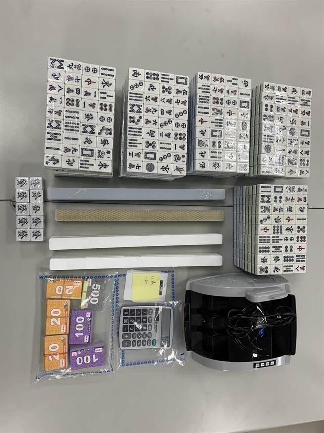 警方查扣赌具及点数卡。（警方提供）