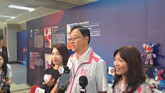 農業專家「Linbay好油」林裕紘昨晚在臉書聲稱自己與家人被威脅，桃園市長張善政表示，農業部這次處理雞蛋的問題荒腔走板，應該要接受公評。（陳夢茹攝）