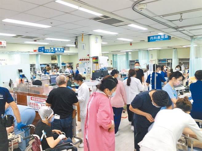 屏东高尔夫球代工厂22日发生起火爆炸，造成百余人受伤送医。（图取自王必胜脸书）