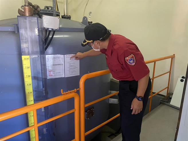 宜兰县消防局加强对县内公共危险物品列管场所检查。（宜兰县消防局提供／李忠一宜兰传真）