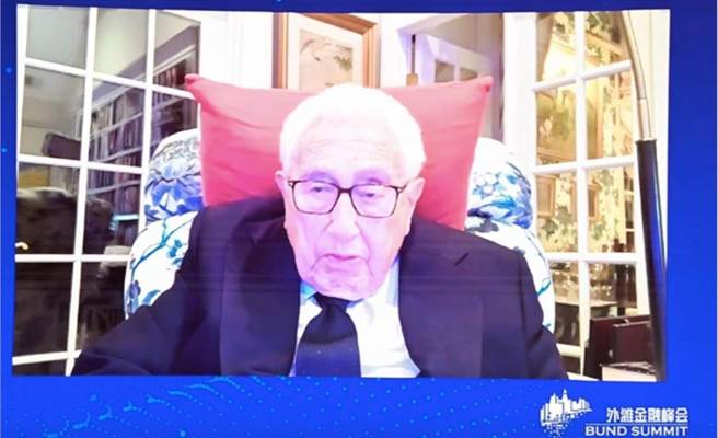 季辛吉呼吁，人工智慧使目前国际形势变得更加复杂，中美必须开展对话。（第一财经）