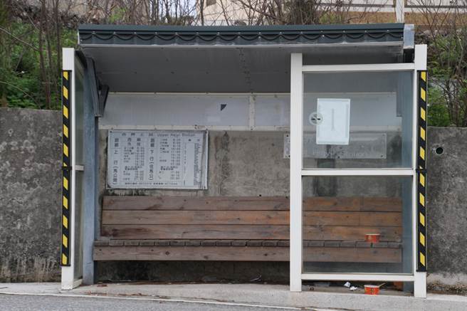 澎湖县政府向中央争取到的公车智慧站牌建置案遭议会否决。（许逸民摄）