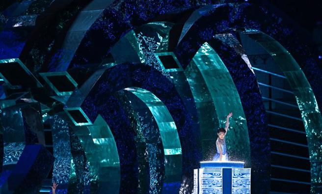 第19届亚洲运动会开幕式在杭州举行 9月23日，演员在开幕式上表演。(新华社)