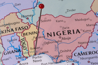 影》西非貝南共和國非法燃料庫大爆炸！  至少34死、現場數十具焦屍