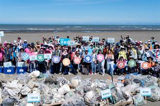 新北秋季淨灘逾600人頂高溫 清出666公斤海洋廢棄物