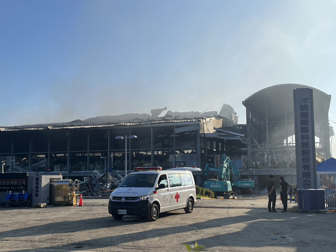 明扬爆炸今晨再寻获1男性大体！尚有2人失联中。(林和生摄)