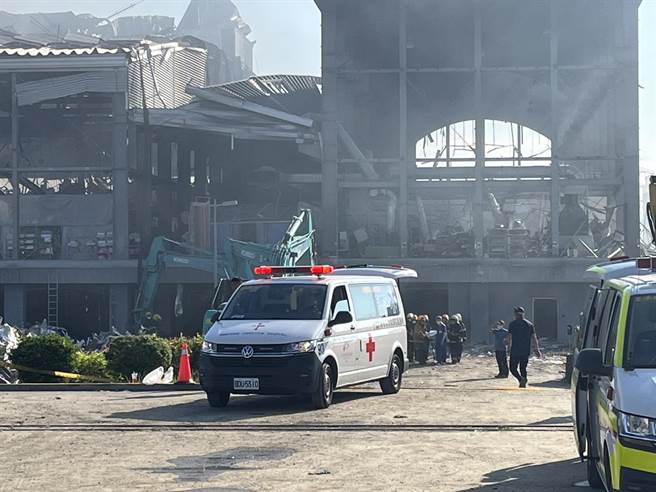 今晨7时许再度寻获2具员工遗体。（林和生摄）