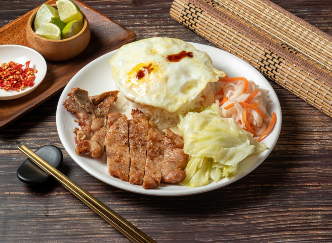 营养师吴欣陵指出，临床上最常遇到个案，吃进油炸食物却不自知，并点名9种食物隐藏高油陷阱。（示意图／Shutterstock）