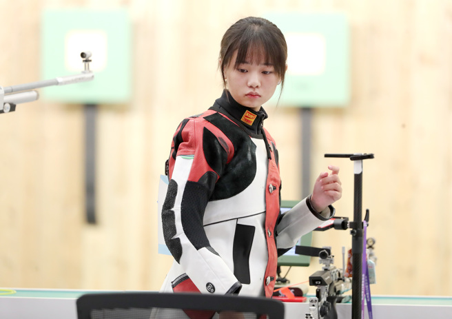 陈淇晋级射击女子个人10公尺空气步枪决赛。（郑任南摄）