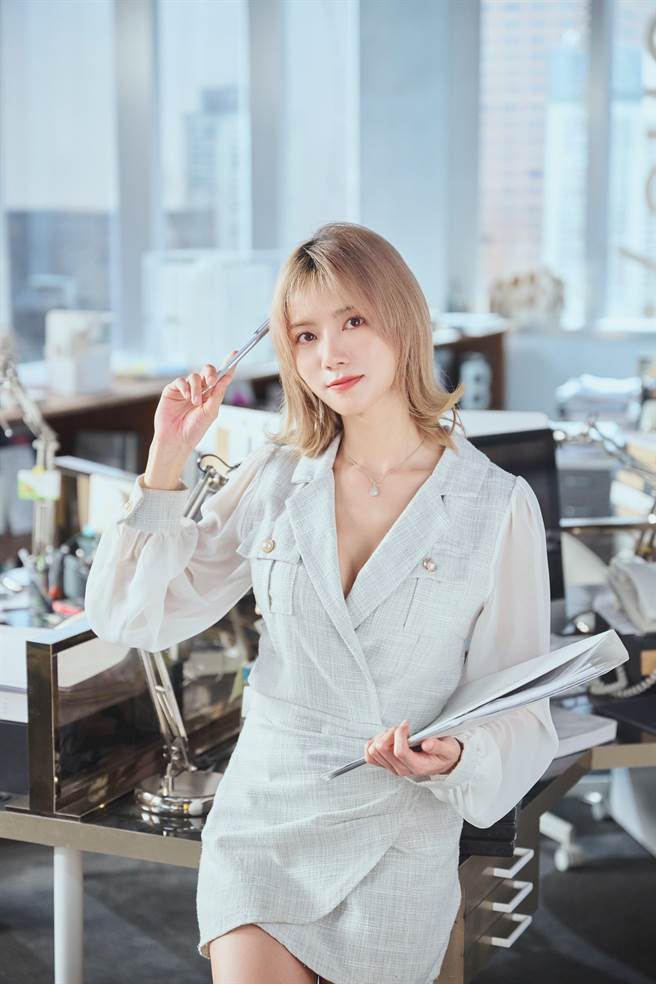 蔡黄汝在《他马克老板》饰演小秘书。（晴空鸟提供）