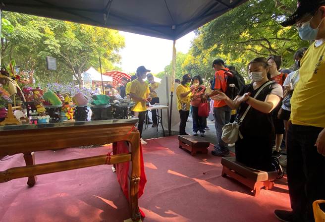 主办方还请来东螺溪守护神 「雷神」到场，守护在场民眾，丰富的市集与体验活动，唤起民眾对于环境永续与生态保育的重视。（湖埔社大提供／吴建辉彰化传真）