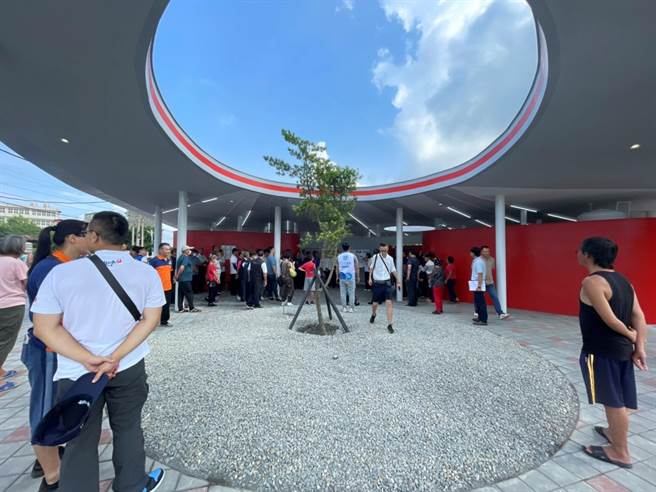 云林县台西乡五星级公共友善厕所，外型独特成为打卡景点。（张朝欣摄）