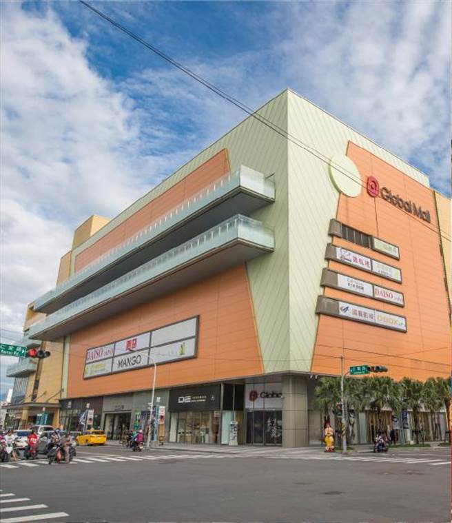 屏东工厂发生爆炸灾害，环球购物中心屏东市捐款30万盼协助救灾及抚慰家属。（环球购物中心提供／朱世凯台北传真）