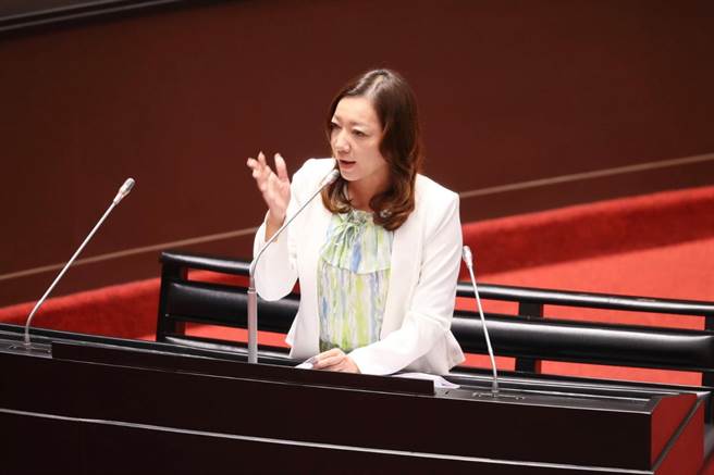 农业脸书粉丝专页「Lin bay 好油」林裕纮因揭露进口蛋问题，被网友恐吓。民眾党立委陈琬惠质疑，「到底是谁在纵容这些侧翼网军？」要求副总统赖清德站出来表达态度。（陈琬惠提供）