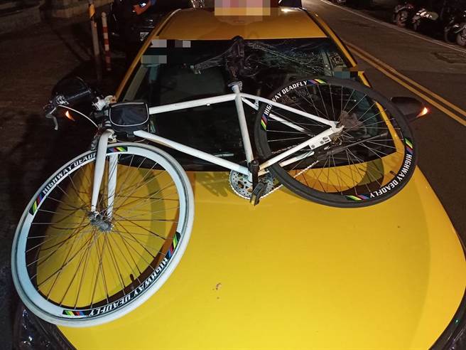 新北市树林区20日凌晨发生一起攻击事件，报案民眾称有人遭受攻击且车辆遭毁损。(警察局提供)