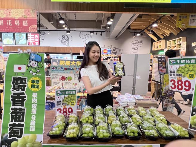 全联即日起至9月28日，花莲鹤冈30年老欉文旦礼盒6KG，特价369元。（全联提供）