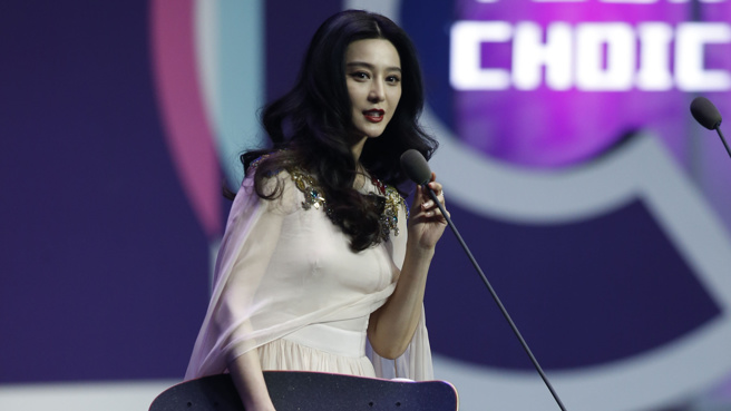 范冰冰在社群上更新近期的工作花絮。(图／中新社)