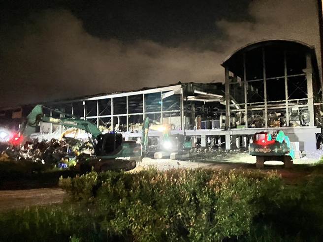 24日晚间9时许又找到骨骸。（林和生摄）