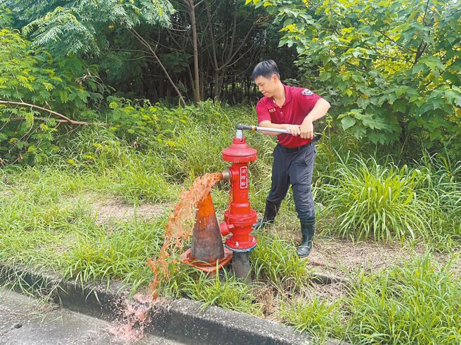 屏东明扬国际公司大火不幸罹难的消防队员锺吉垣。（读者提供）