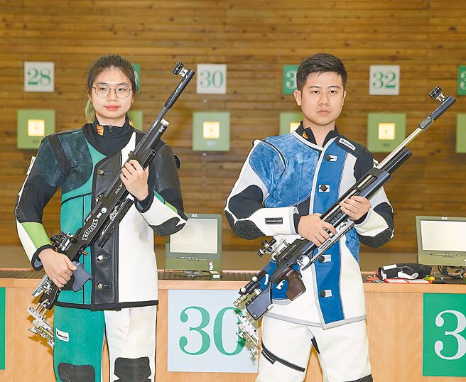 吕绍全（右）、林颖欣上届亚运拿下10公尺空气步枪混双金牌，今天兵分两路力拚个人赛。（本报资料照片）