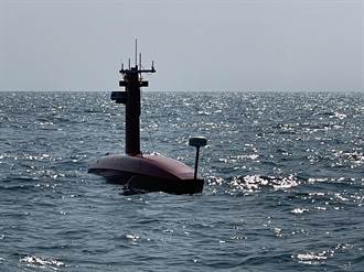 「類潛艇」出沒外海被拍下！ 原來是無人測量船
