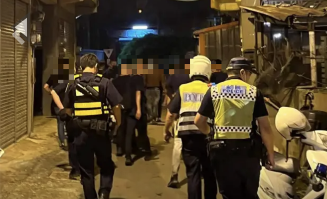 台中清水私人神坛24日晚间发生阵头衝突，警方带回3人厘清案情。（翻摄自记者爆料网）