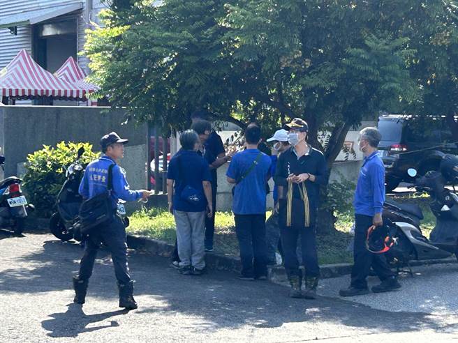 屏东消防局火灾调查小组、刑事局鑑识人员等一行人稍早进入火场进行调查。（谢佳潾）