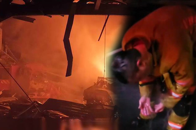 小隊長陳文川雙膝跪地呼喊求援。（合併圖，資料照/翻攝中天新聞）