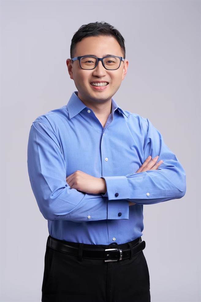 新北市议会民进党团批新北市长侯友宜选举补助款刚入袋就请假拚总统大选，强调副总统赖清德没有请假问题，国民党团书记长廖先翔则酸，赖清德的正职，不是副总统，不是党主席，而是选总统！（廖先翔提供）