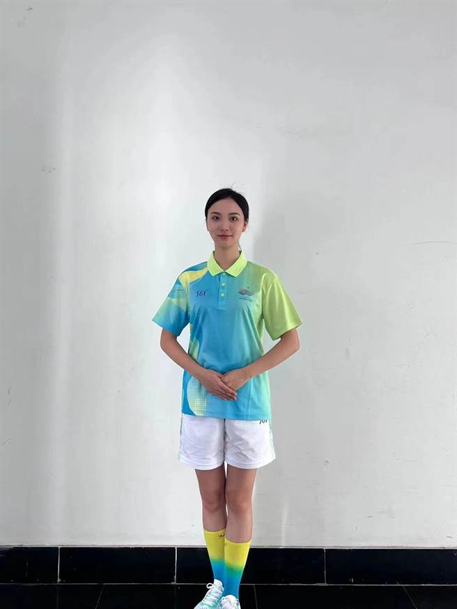 台生纪佳苇加入杭州亚运颁奖礼仪志愿者，队友互相督促饮食运动、保持体态。（照片由受访者提供）