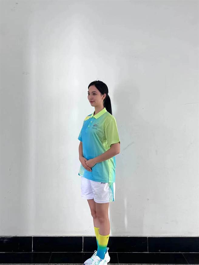 台生纪佳苇加入杭州亚运颁奖礼仪志愿者，队友互相督促饮食运动、保持体态。（照片由受访者提供）