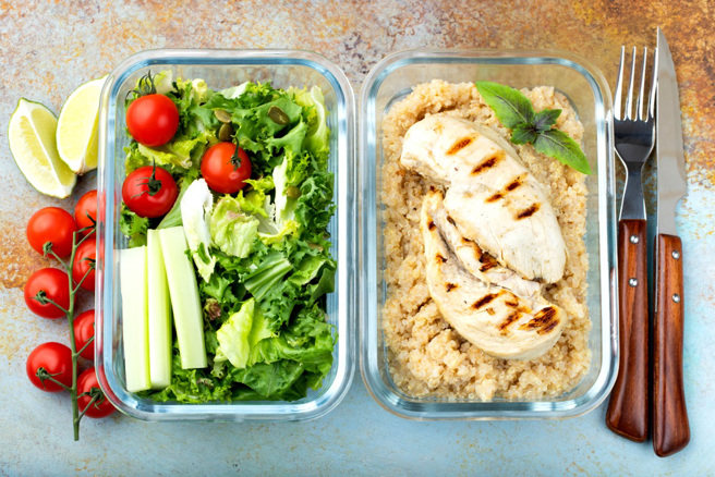 日本吉田屋便当爆出300人食物中毒、上吐下泻，日本专家警告民眾，自备便当时不要携带半熟玉子烧，放进番茄前也要先摘除蒂头。（示意图／shutterstock）