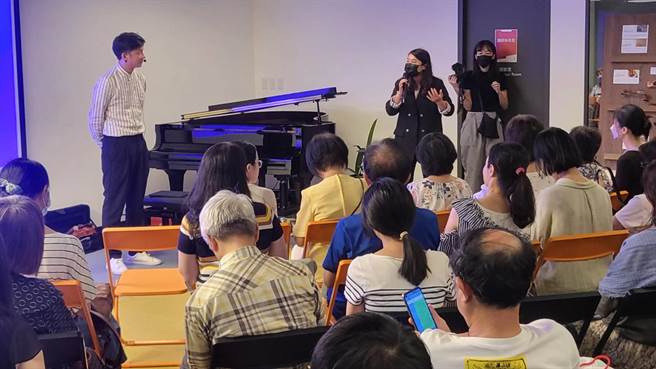 香港钢琴家黄家正特别来台，以讲座音乐会形式和观眾分享音乐。（李欣恬摄）