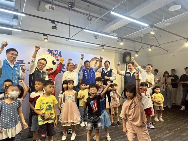 国民党总统参选人侯友宜推出「百万金孙」政见。（周毓翔摄）