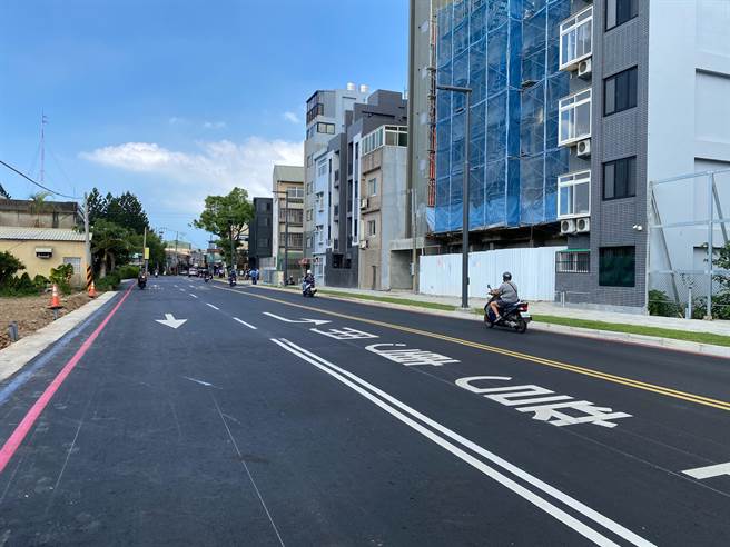 竹科通勤族与地方居民最期盼的宽广高峰路25日正式启用，希望解决过去交通尖峰时段严重塞车的问题。（陈育贤摄）