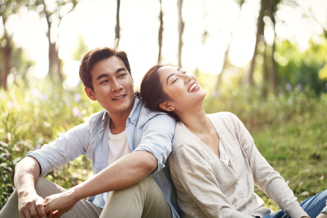 与金牛座、天秤座、处女座、巨蟹座男人交往，女人要特别当心，因为他们外表专一，内心世界却很骚动。(示意图/达志影像/shutterstock)