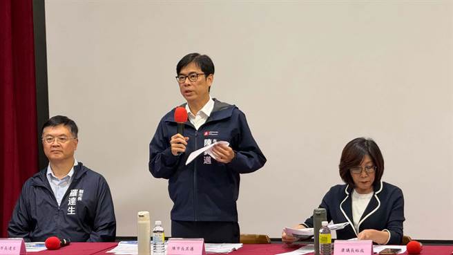 高雄市长陈其迈今（25）日率领市政团队赴议会报告总预算筹编情形。（柯宗纬摄）