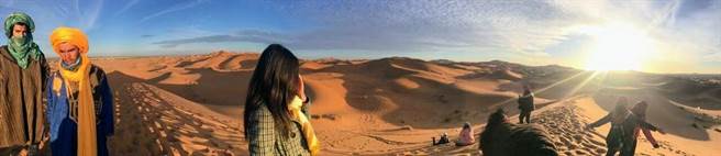 在阿加迪爾充滿悠閒放鬆的氛圍，在當地可以騎駱駝，租部沙灘車，逛逛露天市集。（戴心易提供／吳娮翎台北傳真）