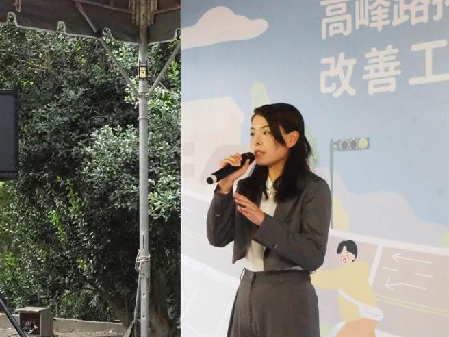 包括名嘴、律师、立委参选人25日轮番质疑新竹市长高虹安，高虹安上午参加高峰路拓宽通车典礼时，对此问题不回应。（陈育贤摄）