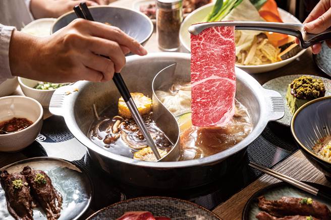 MO-MO-PARADIS推出「日本鹿儿岛A4和牛祭吃到饱」，每人1580元加1成服务费。（三澧餐饮集团提供／朱世凯台北传真）