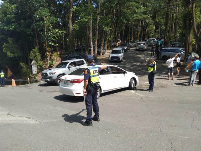 警方在周边加强交通疏导。（白河警分局提供／张毓翎台南传真）