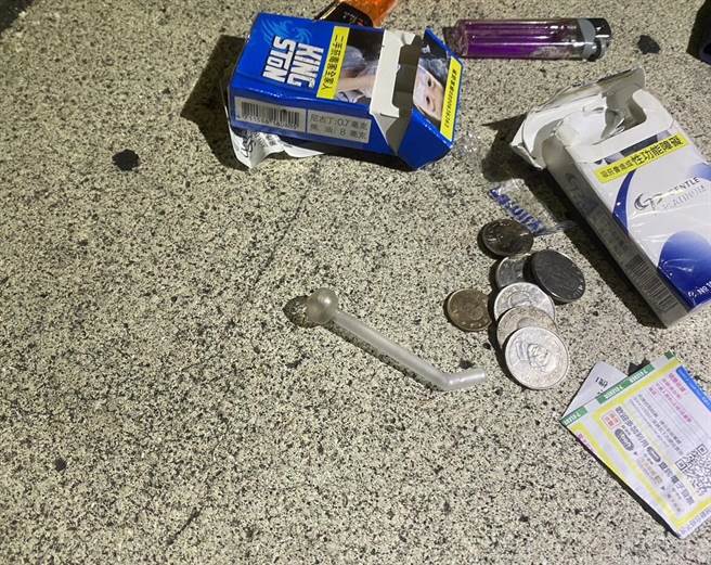 警方在呂姓通緝犯身上搜出安非他命吸食器。（中和警分局提供）★《中時新聞網》關心您：保護自己、遠離毒品！